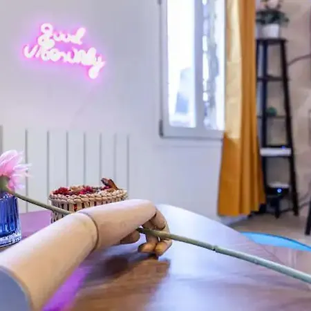 At Place Bastille Near Metro And Maris Modern Kwatera prywatna Paryż