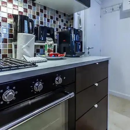 At Place Bastille Near Metro And Maris Modern * Paryż